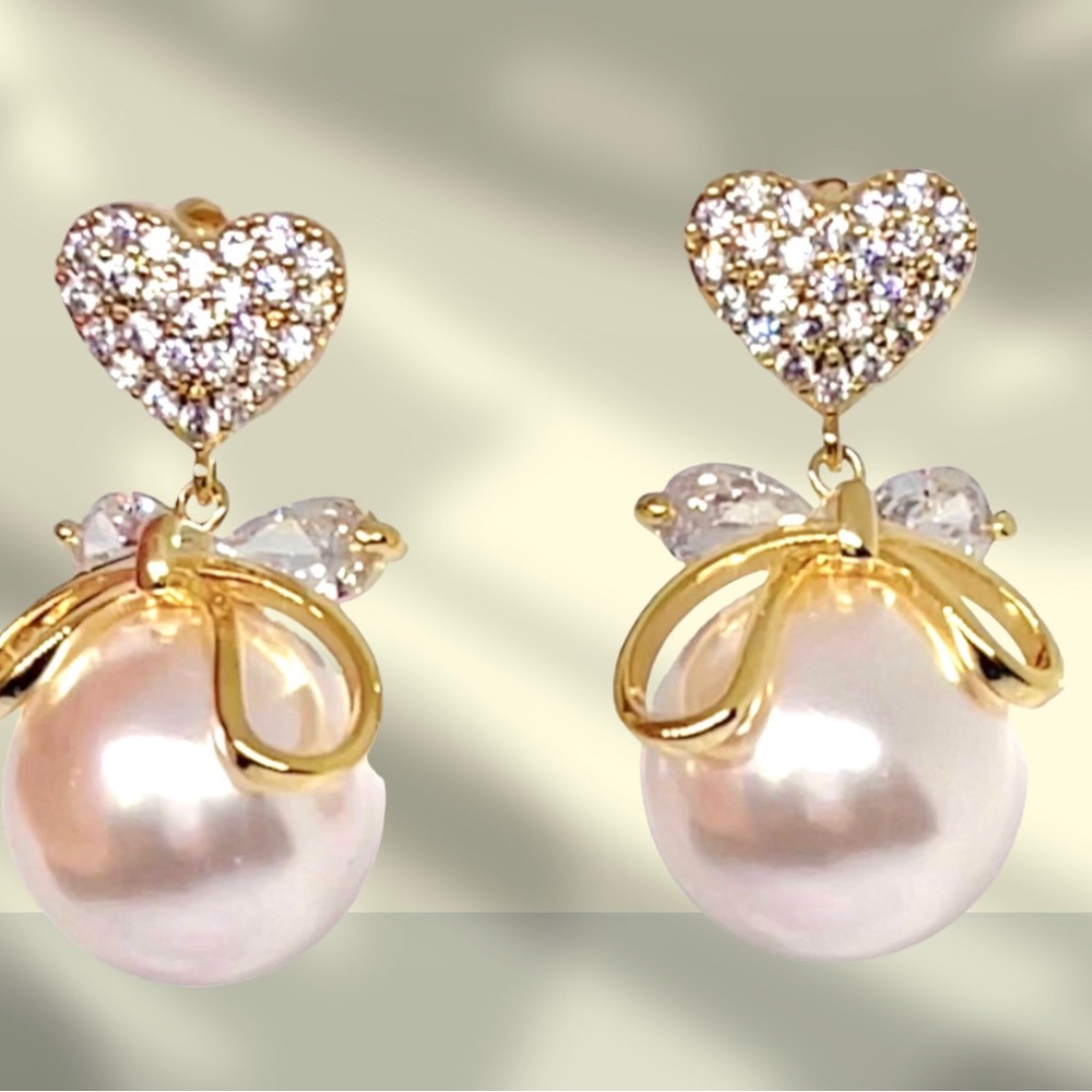 New White Zircon Heart with Pearl Drop Dangle Earrings - Picture 3 of 7